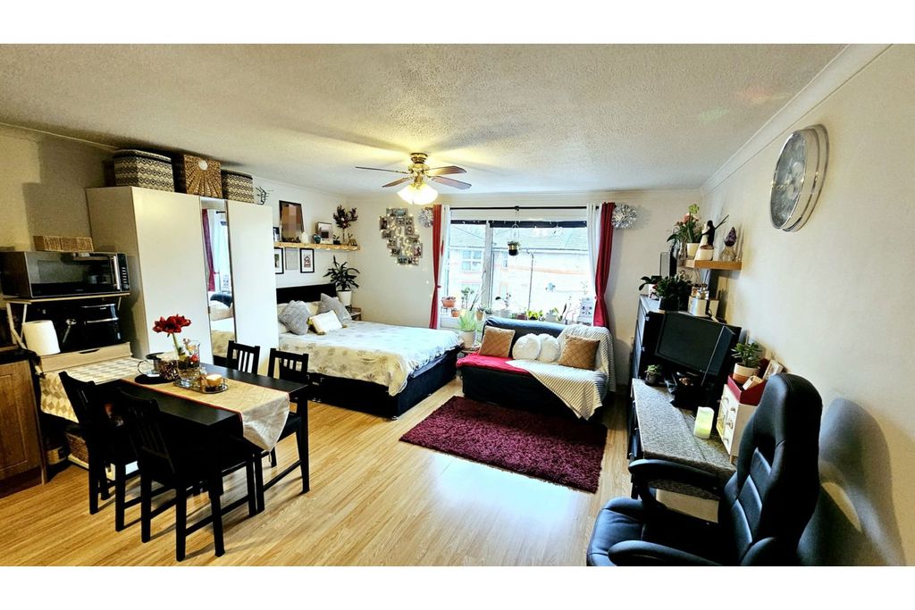 Property photo 1 of 9 Studio