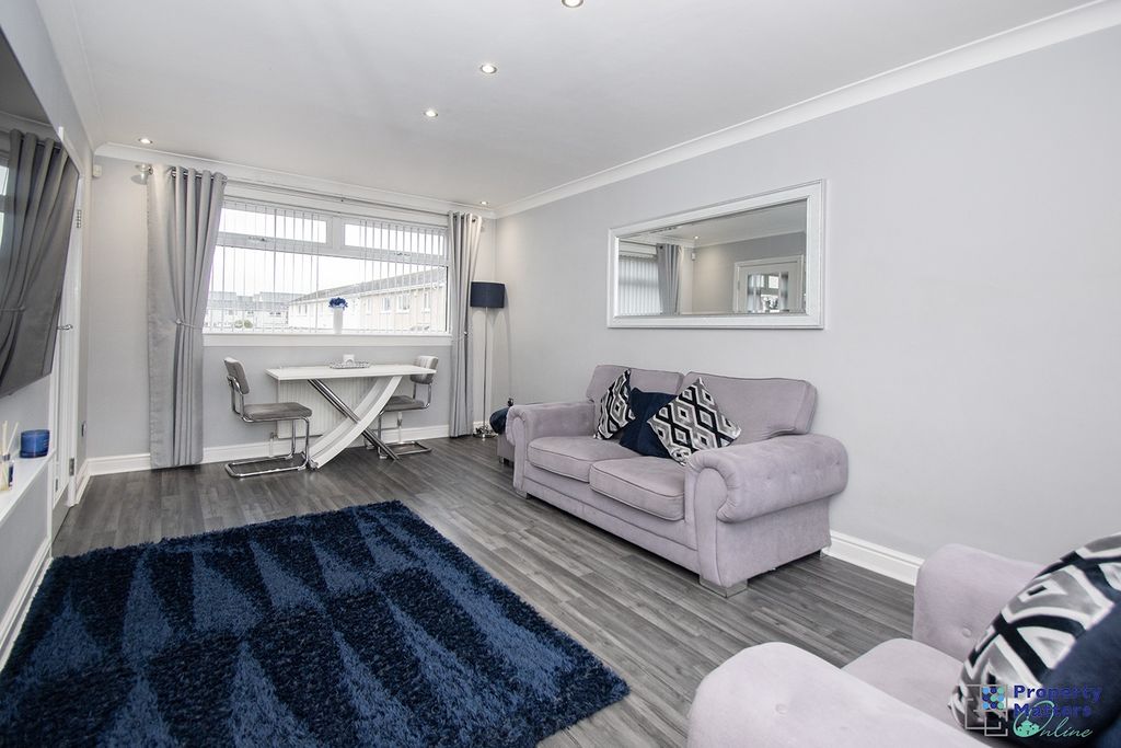 Property photo 3 of 24 Lounge