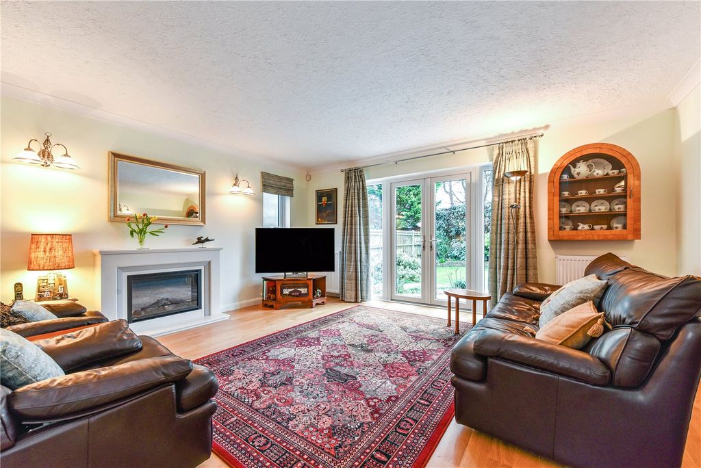 Property photo 3 of 28 Sitting Room
