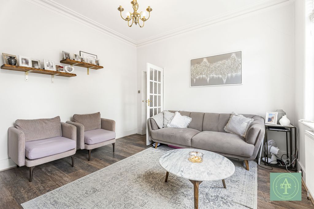 Property photo 3 of 11 Gallery