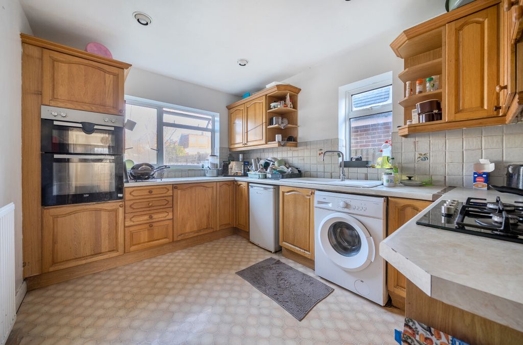 Property photo 3 of 18 Kitchen