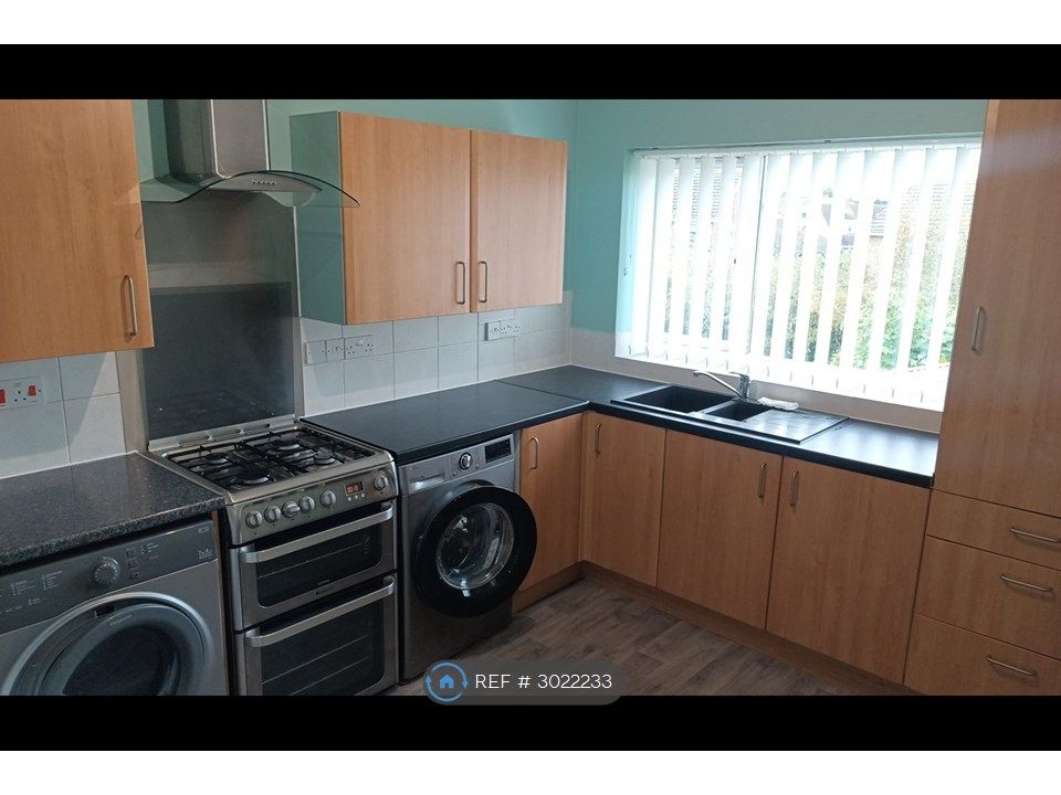Property photo 1 of 12 Kitchen