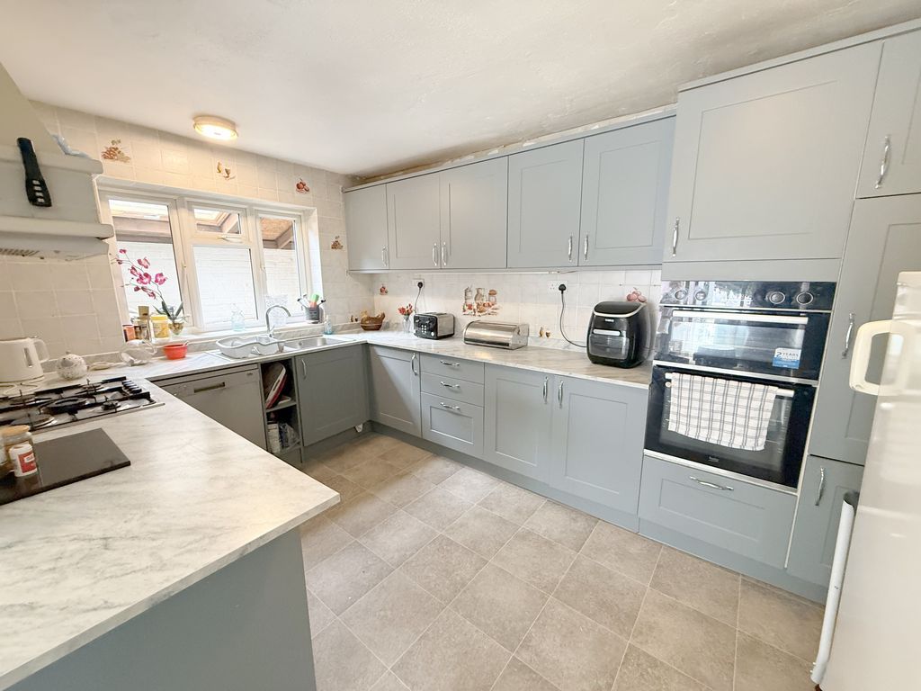 Property photo 3 of 22 Kitchen