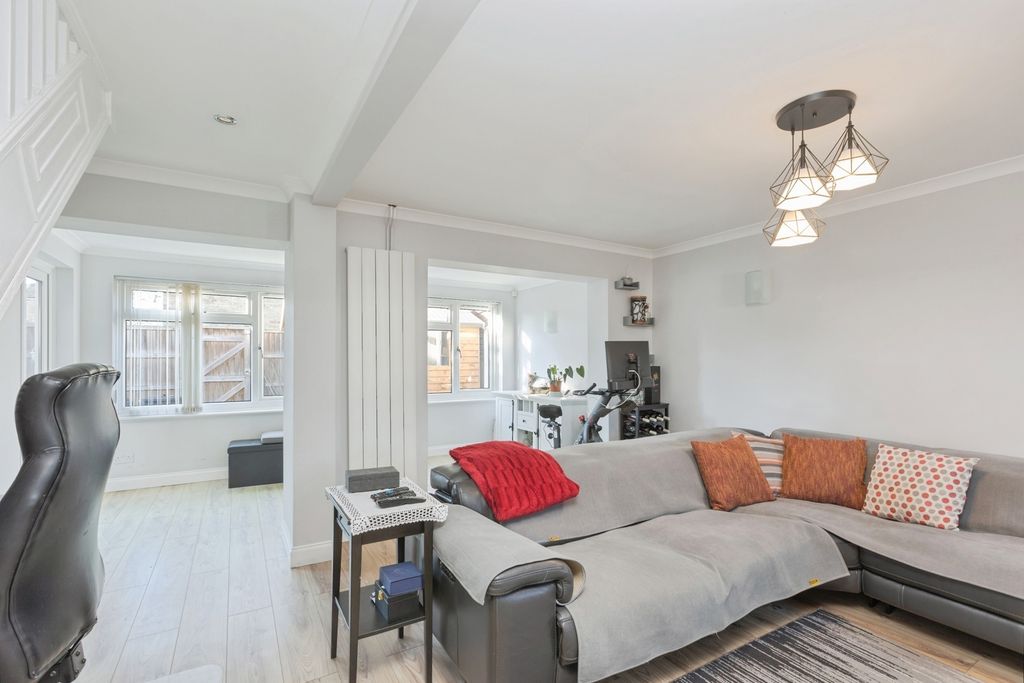 Property photo 3 of 17 Photo