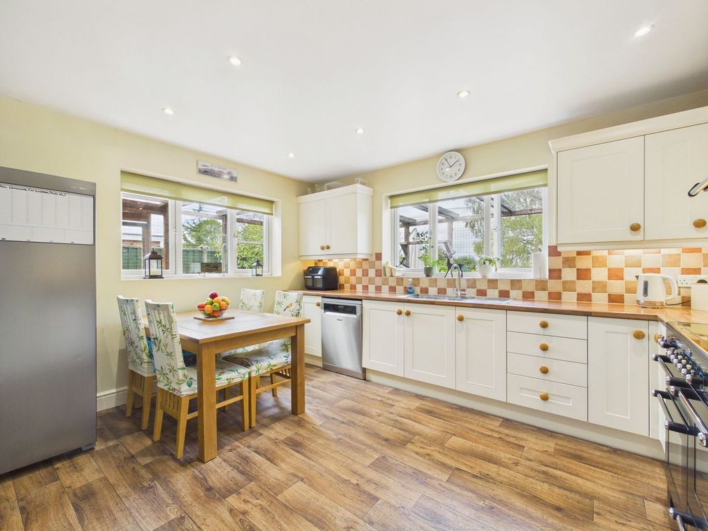 Property photo 3 of 25 Kitchen