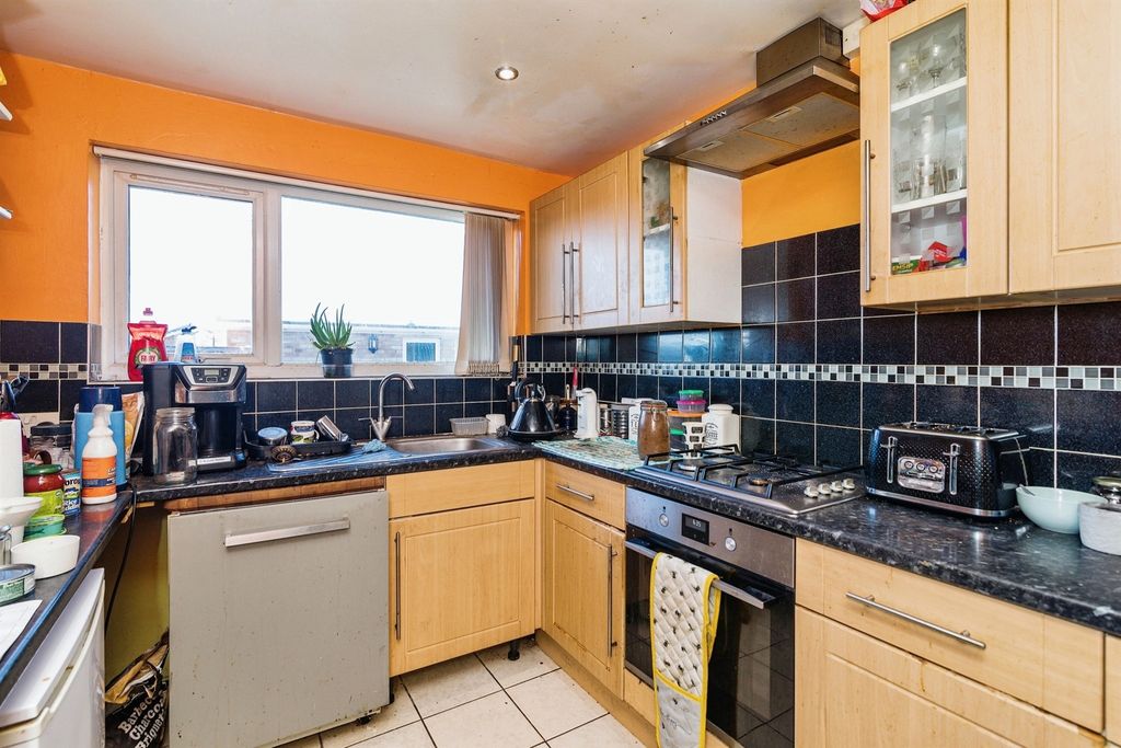 Property photo 3 of 16