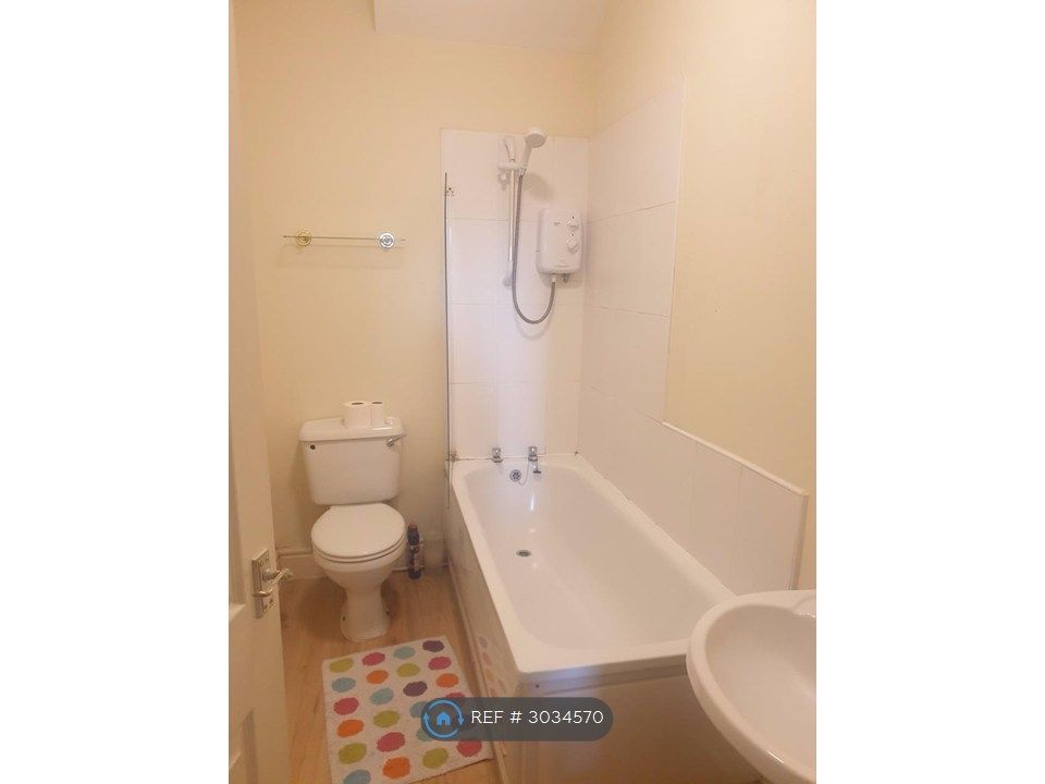Property photo 3 of 7 Bathroom