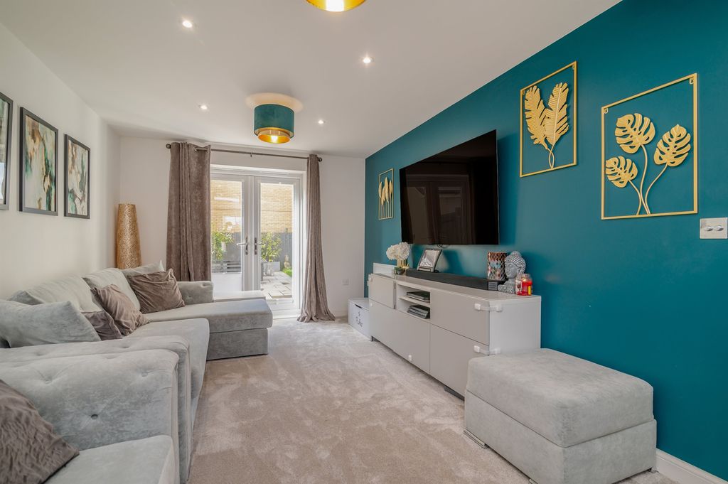 Property photo 3 of 23