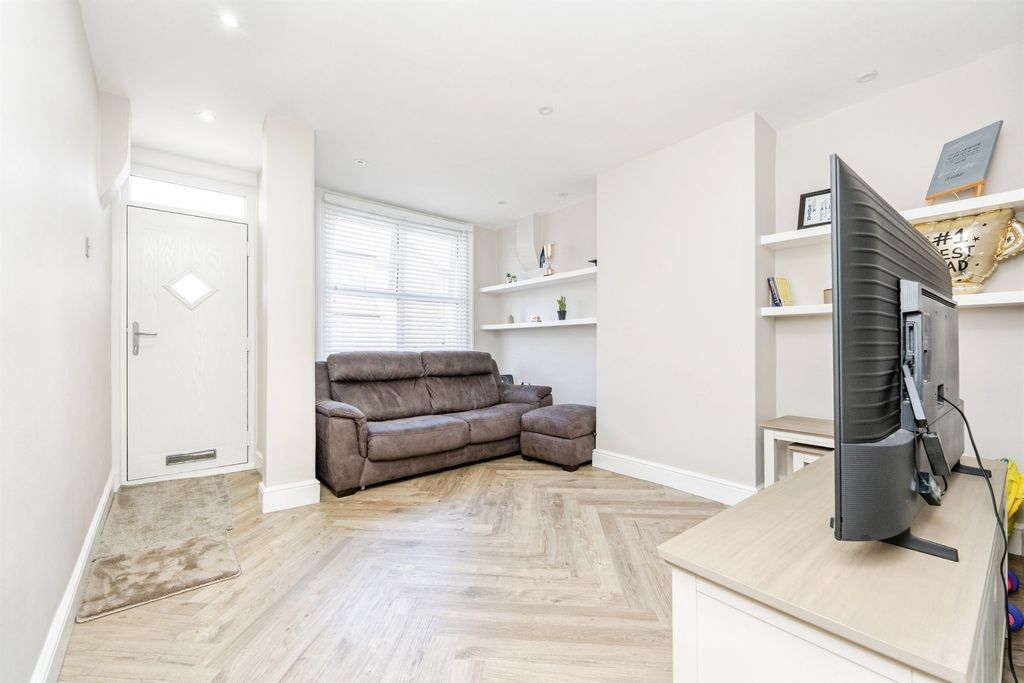 Property photo 2 of 12