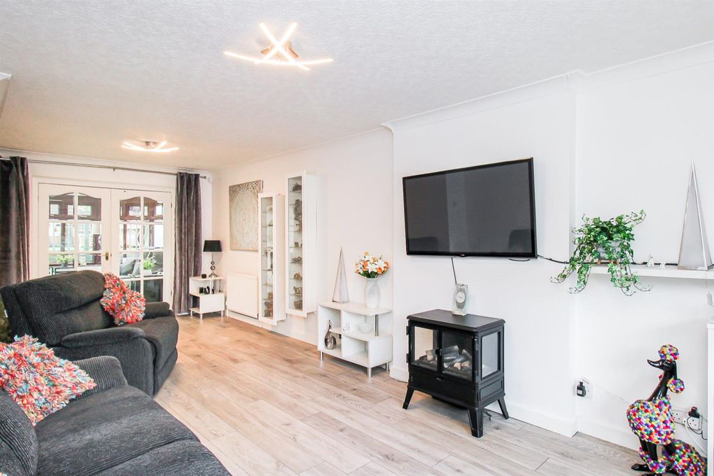 Property photo 2 of 23 Lounge/Dining Room