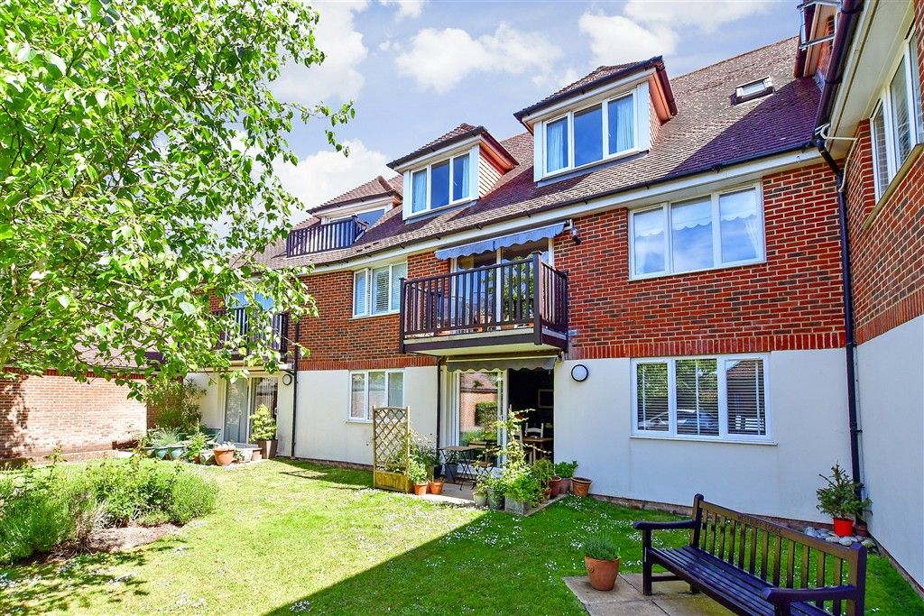 Property photo 1 of 10 Communal Gardens