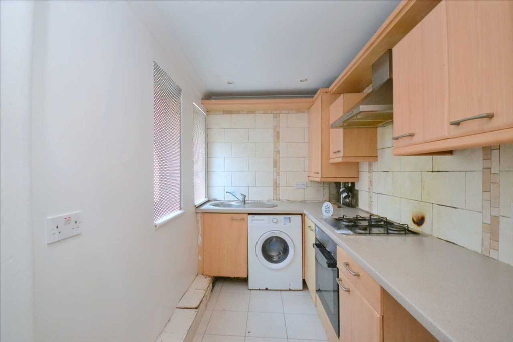 Property photo 3 of 5 Kitchen