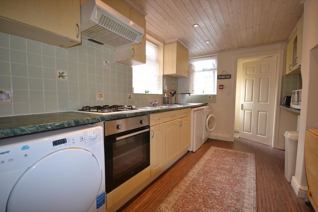 Property photo 3 of 7 Kitchen