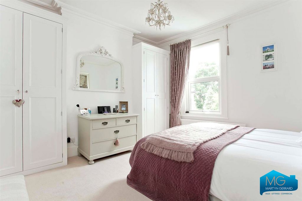 Property photo 2 of 22 Picture No. 19