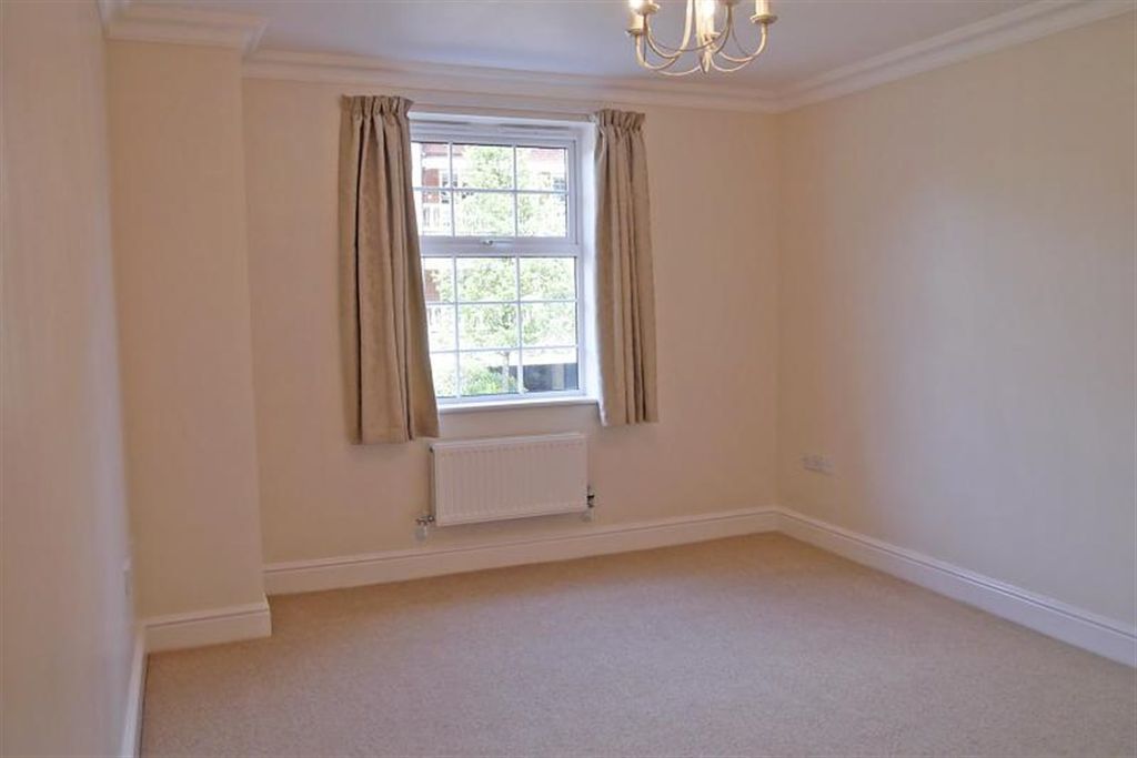 Additional image 6 of 2 bed flat to rent5 Potters Place, Horsham, West Sussex RH12