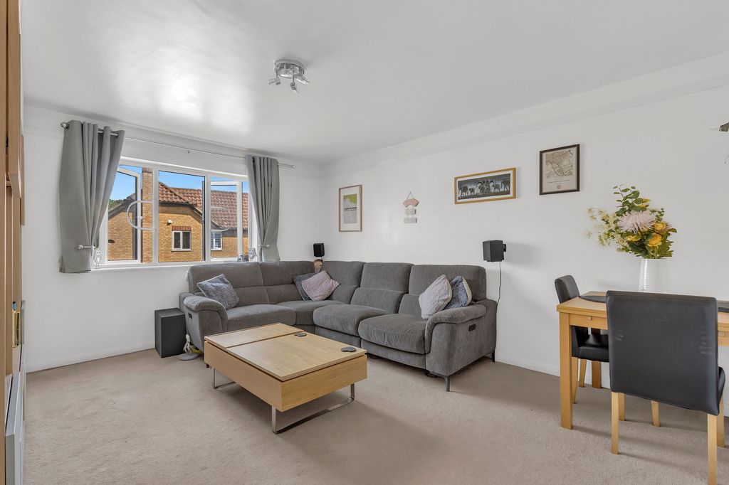 Property photo 3 of 12
