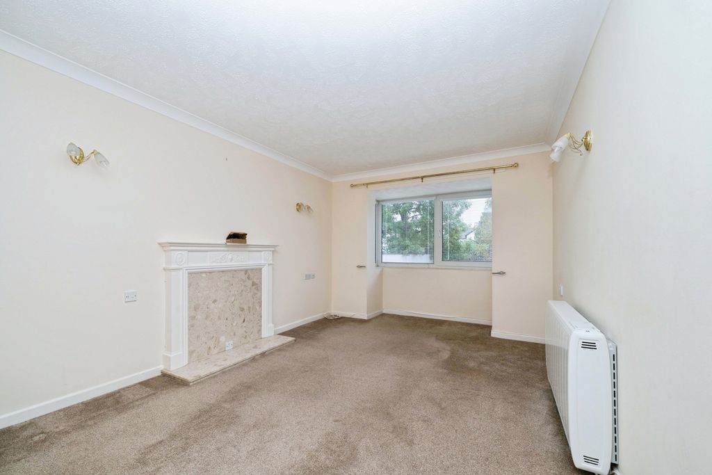 Property photo 1 of 10 Lounge