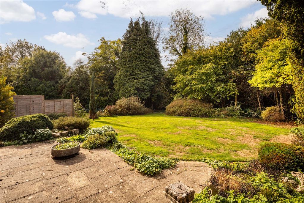Property photo 2 of 15 64 Barnmead-12.Jpg