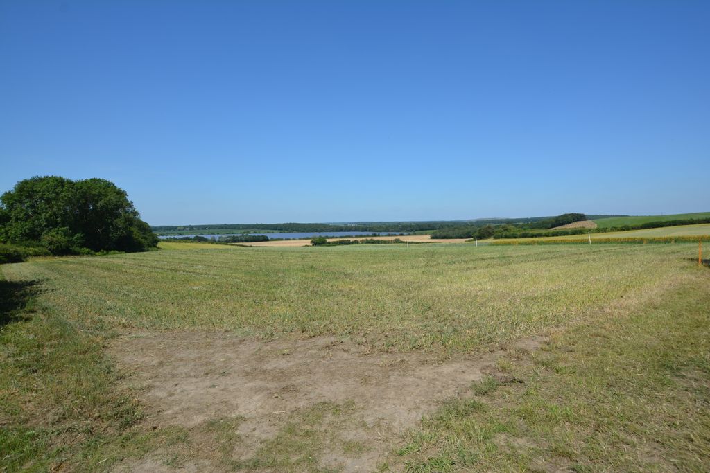 Property photo 1 of 6 Building Land Location