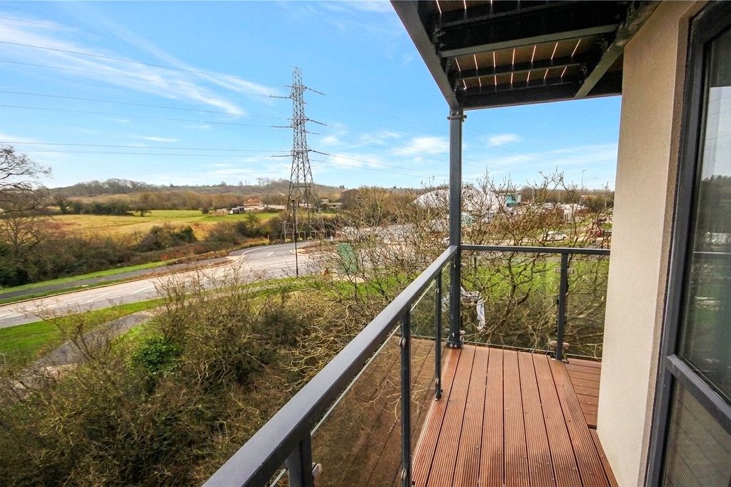 Property photo 2 of 8 Picture No. 12