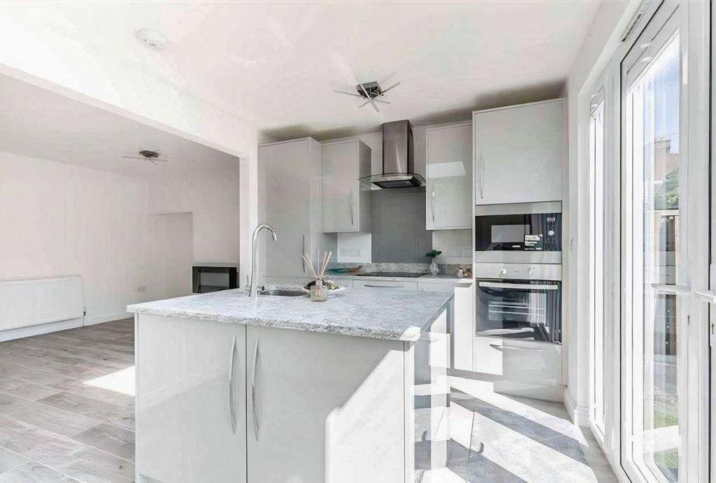 Property photo 2 of 13 5361643