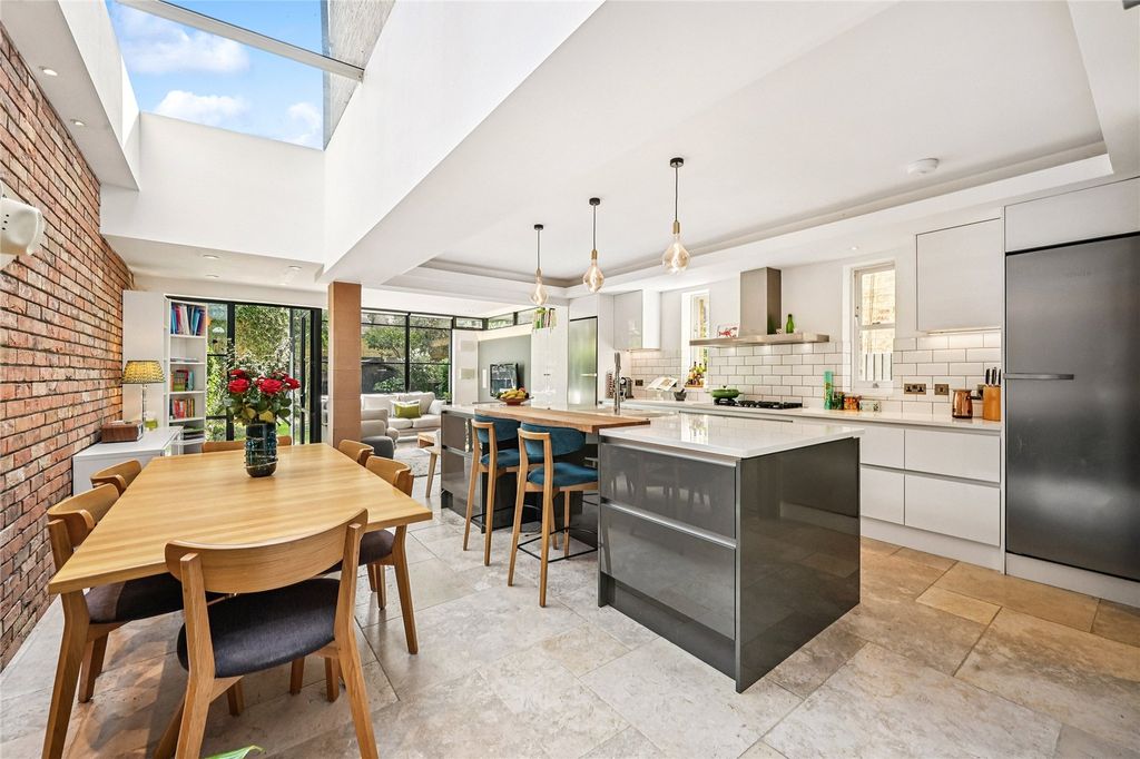Property photo 2 of 12 Kitchen/Dining Room