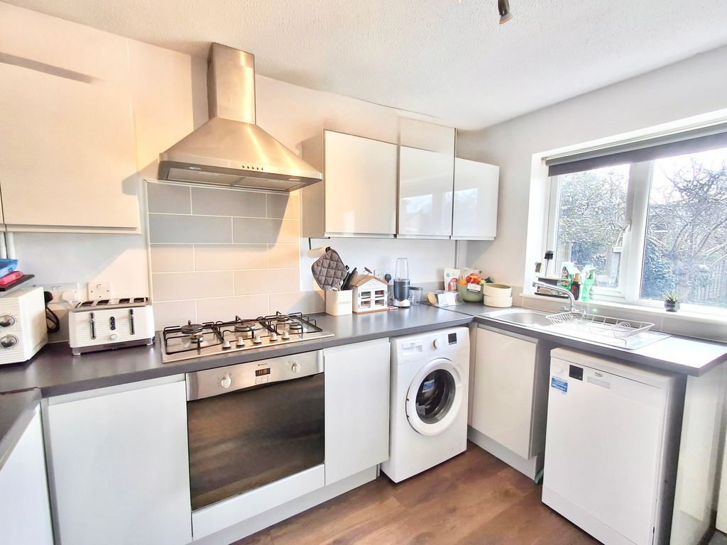 Property photo 1 of 10 Kitchen