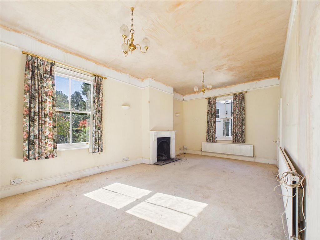 Property photo 3 of 19 Cam03303G0-Pr0344-Still014.Jpg