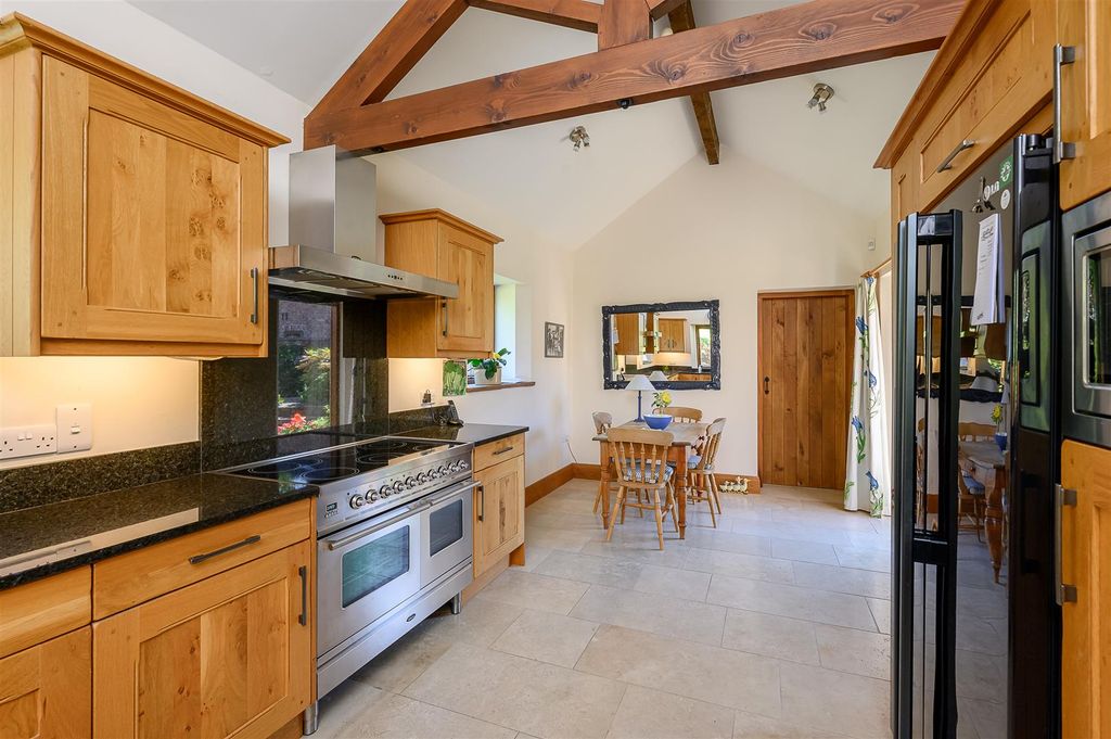 Property photo 2 of 27 Breakfast Kitchen