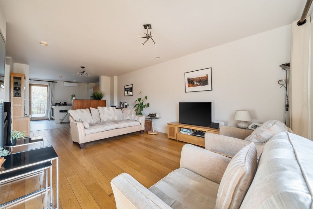 Property photo 2 of 21 Living Room