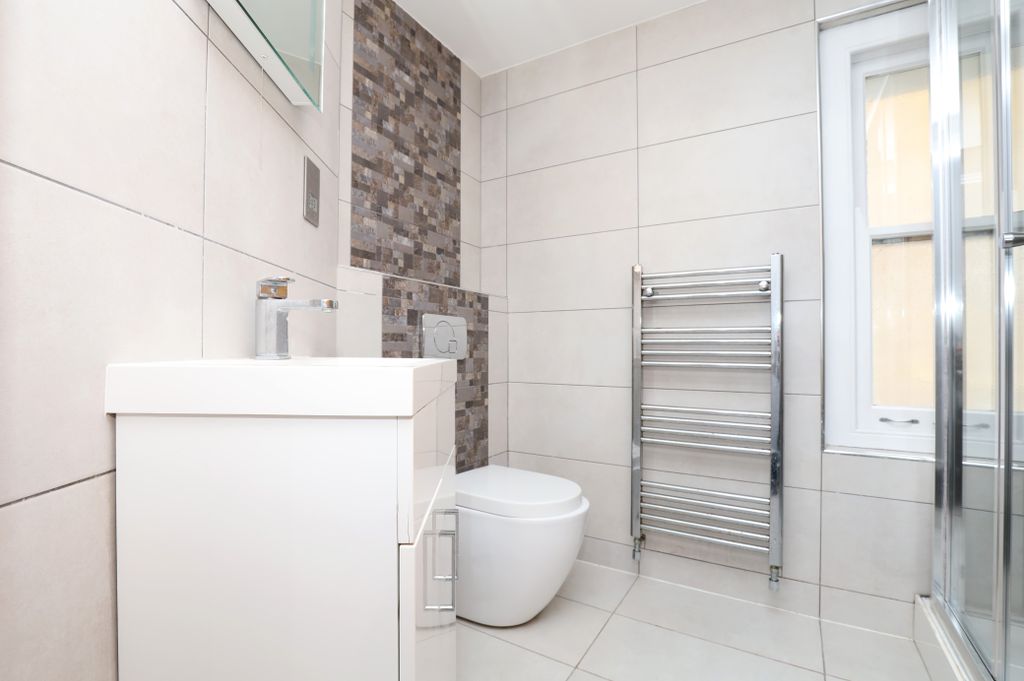 Property photo 2 of 3