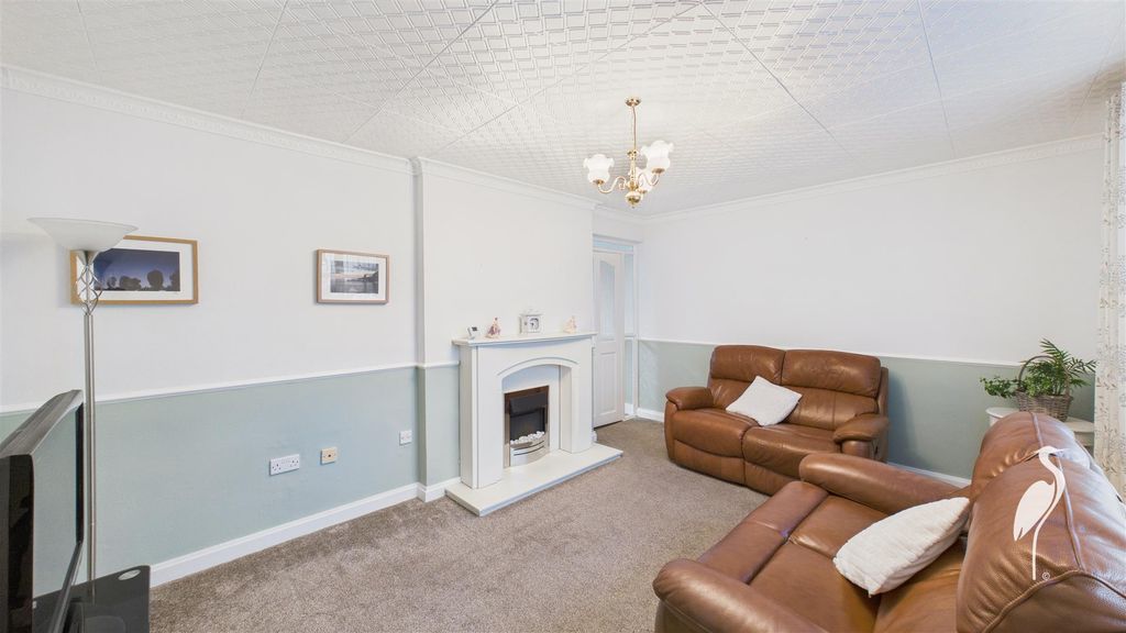 Property photo 3 of 23 Lounge