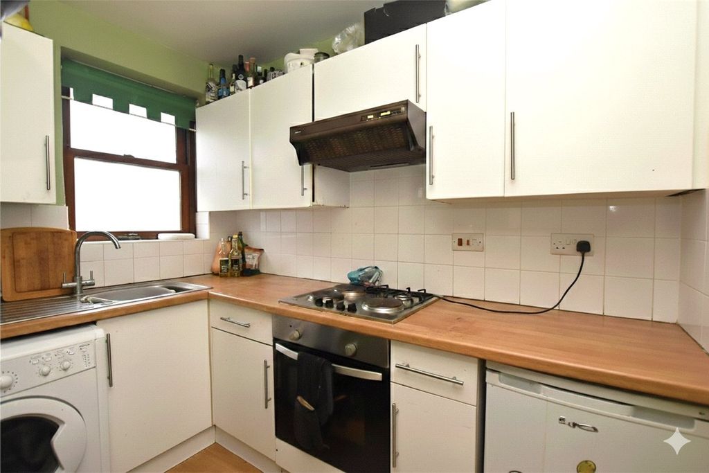 Property photo 2 of 9 Picture No. 18