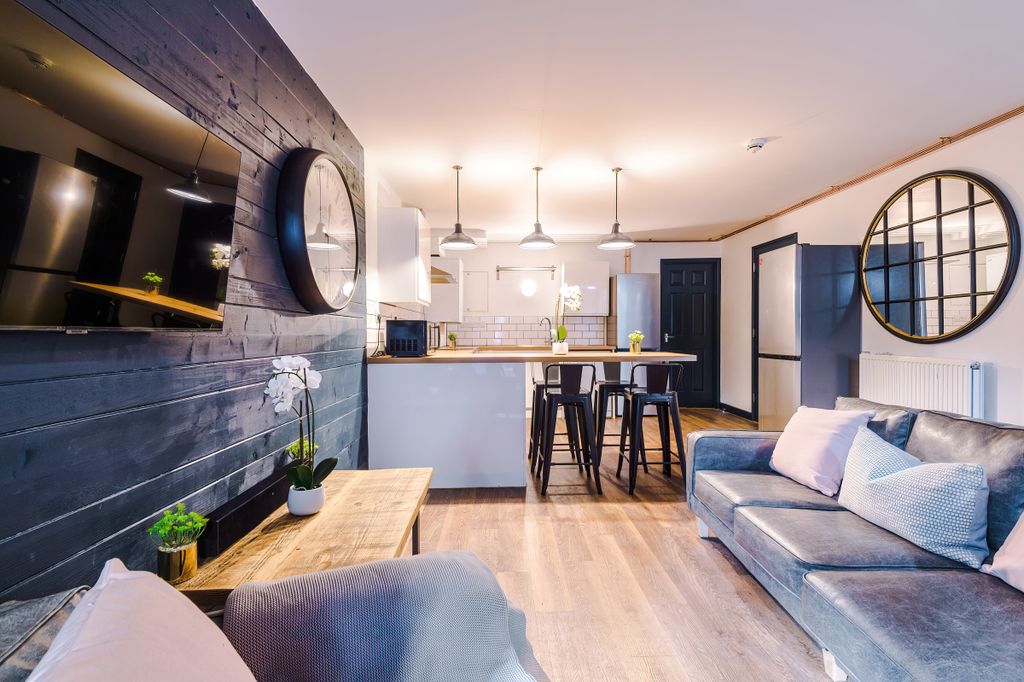 Property photo 1 of 18 Flat 30, Shoe And Boot, Living Room 1