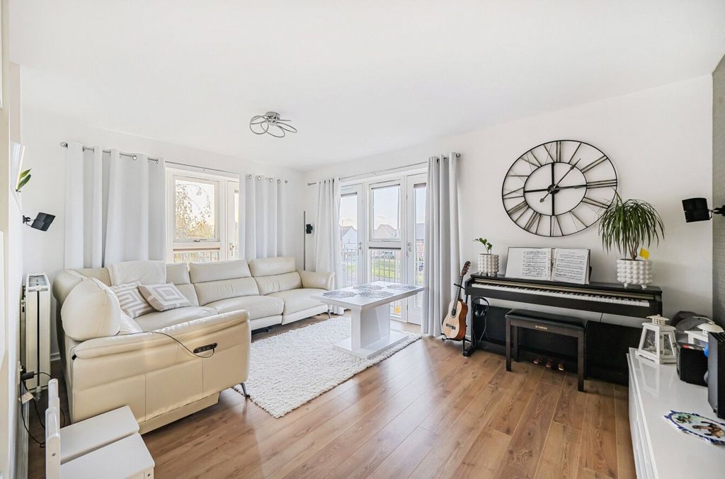 Property photo 2 of 23 1381868-22-691B44...