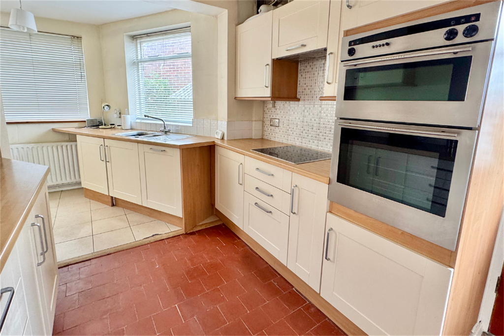 Property photo 2 of 25 Kitchen