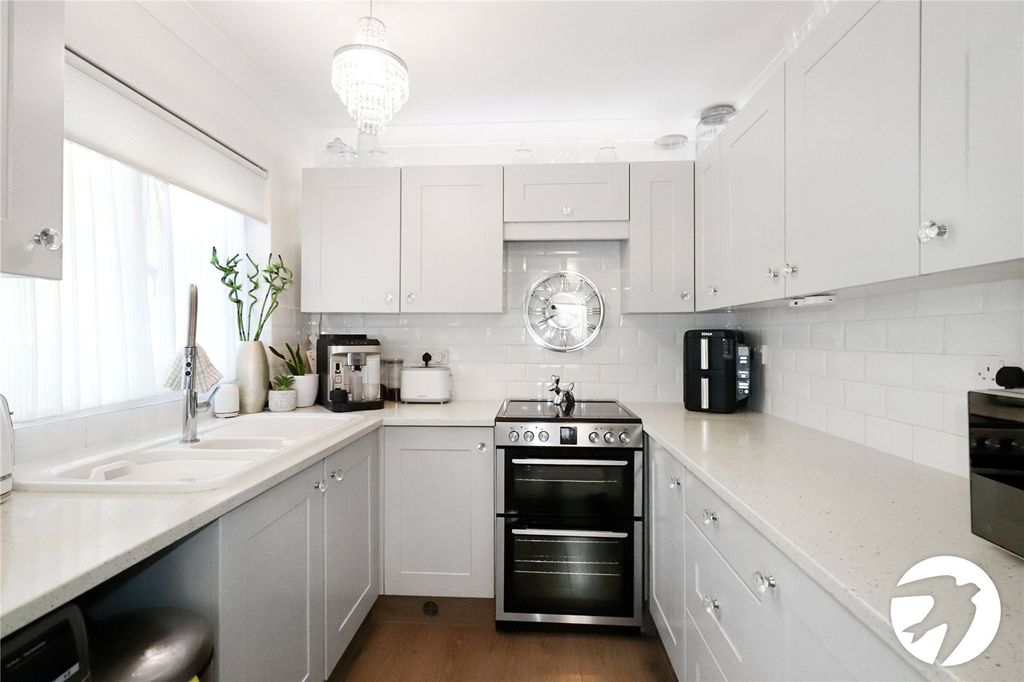 Property photo 3 of 23 Picture No. 14