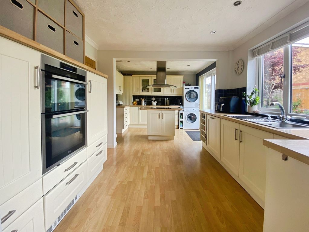 Property photo 3 of 21 Kitchen