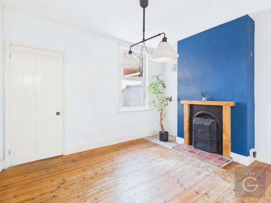 Property photo 3 of 8