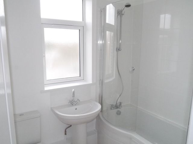 Property photo 1 of 7 Newly Decorated One Bedroom Flat