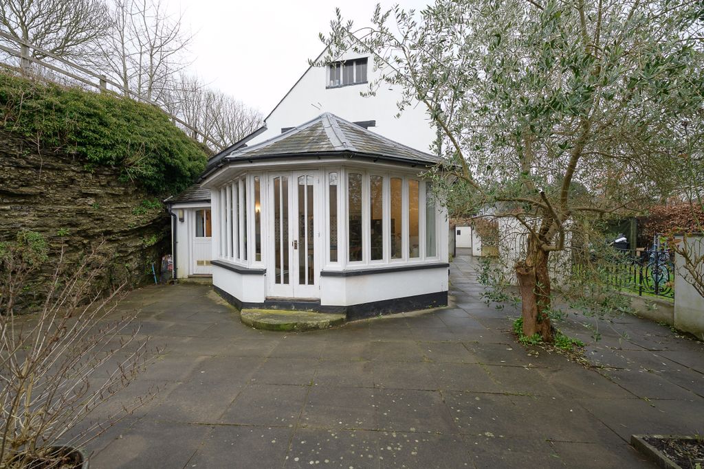 Property photo 3 of 12 Knapp House-29