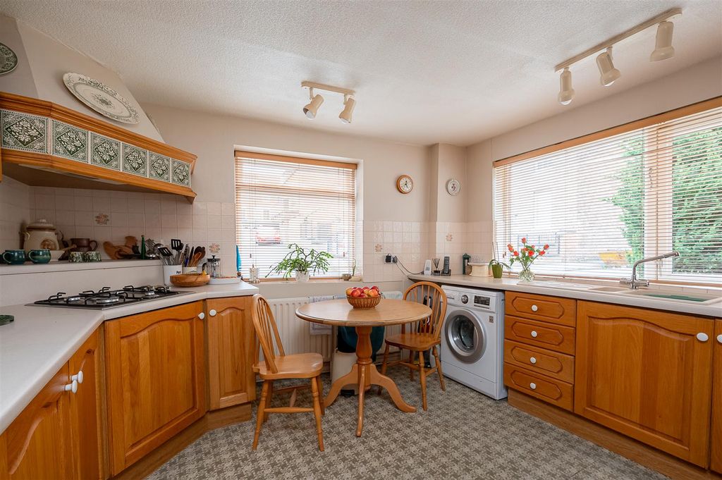 Property photo 3 of 14 Kitchen / Dining