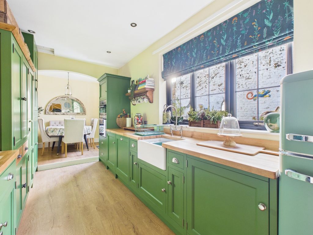 Property photo 3 of 25 4694056