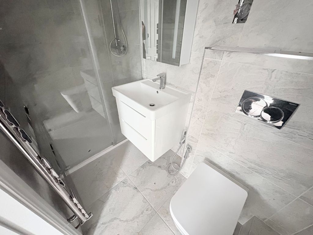 Property photo 1 of 2