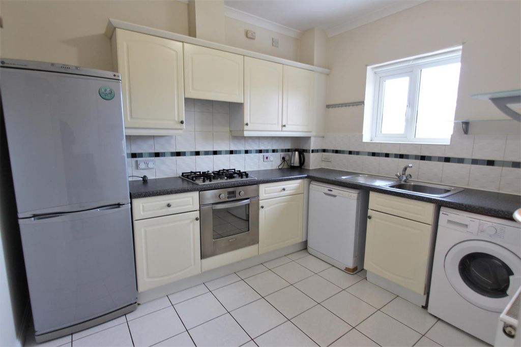Property photo 3 of 17 Kitchen