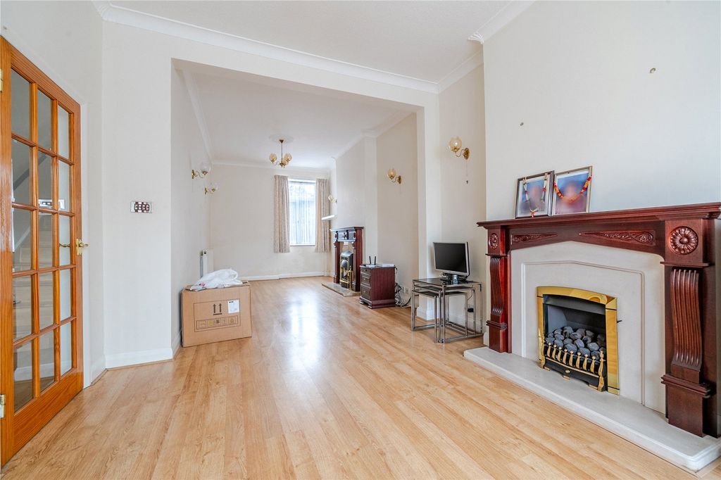 Property photo 2 of 18 Picture No. 12