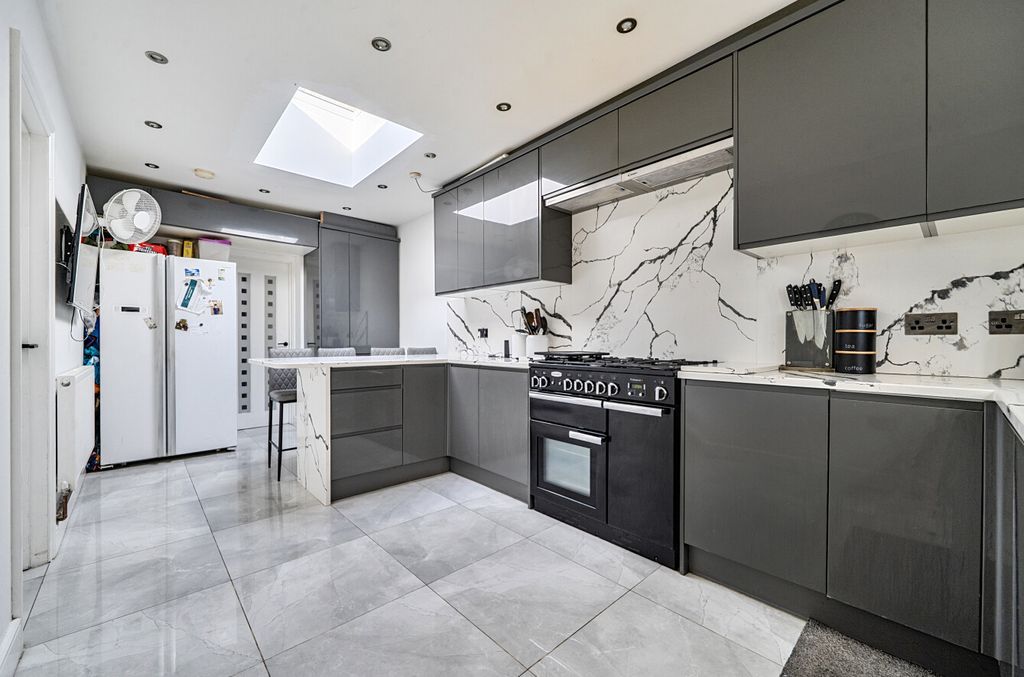 Property photo 2 of 20 1529606-5-6Ac3B81...