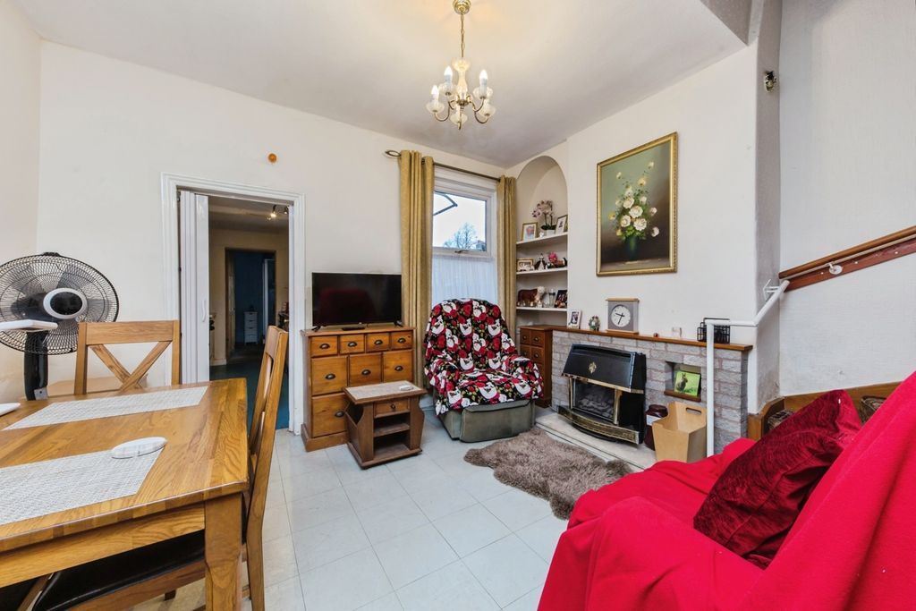 Property photo 2 of 19 Pbox-Img.Jpg