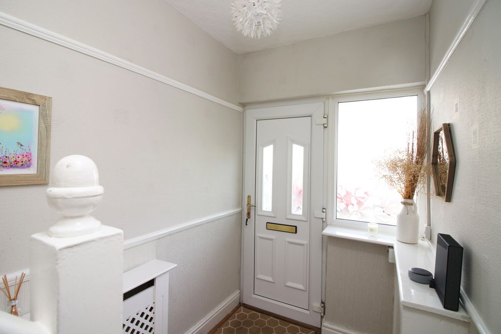 Property photo 2 of 27