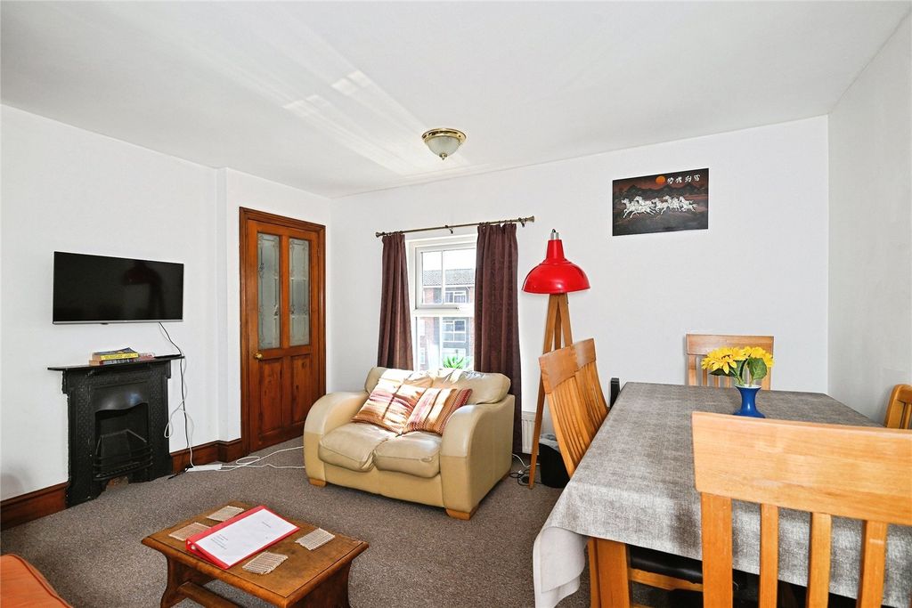 Property photo 2 of 9 Picture No. 12